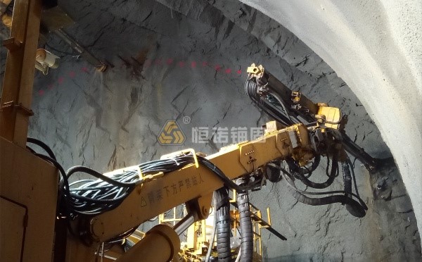 攻克V級(jí)破碎圍巖難題！鄭萬高鐵隧道自鉆式管棚支護(hù)效率提升60%