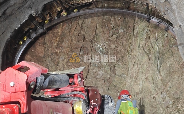 一鉆就塌、錨桿難安裝？自鉆式錨桿攻克礦山破碎帶難題